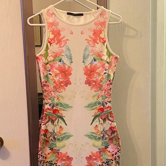 Guess Dresses & Skirts - Guess Floral Bodycon Dress